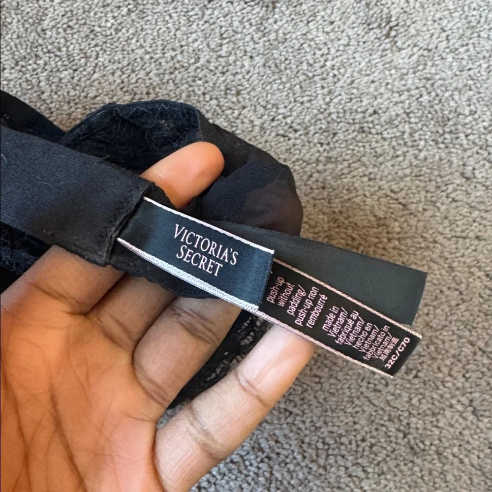 Victoria Secret Black Very Sexy Push Up Without Padding Bra SIZE 32C